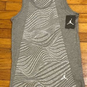 Jordan women t- shirt color gray
